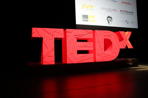 El Logo de TEDx